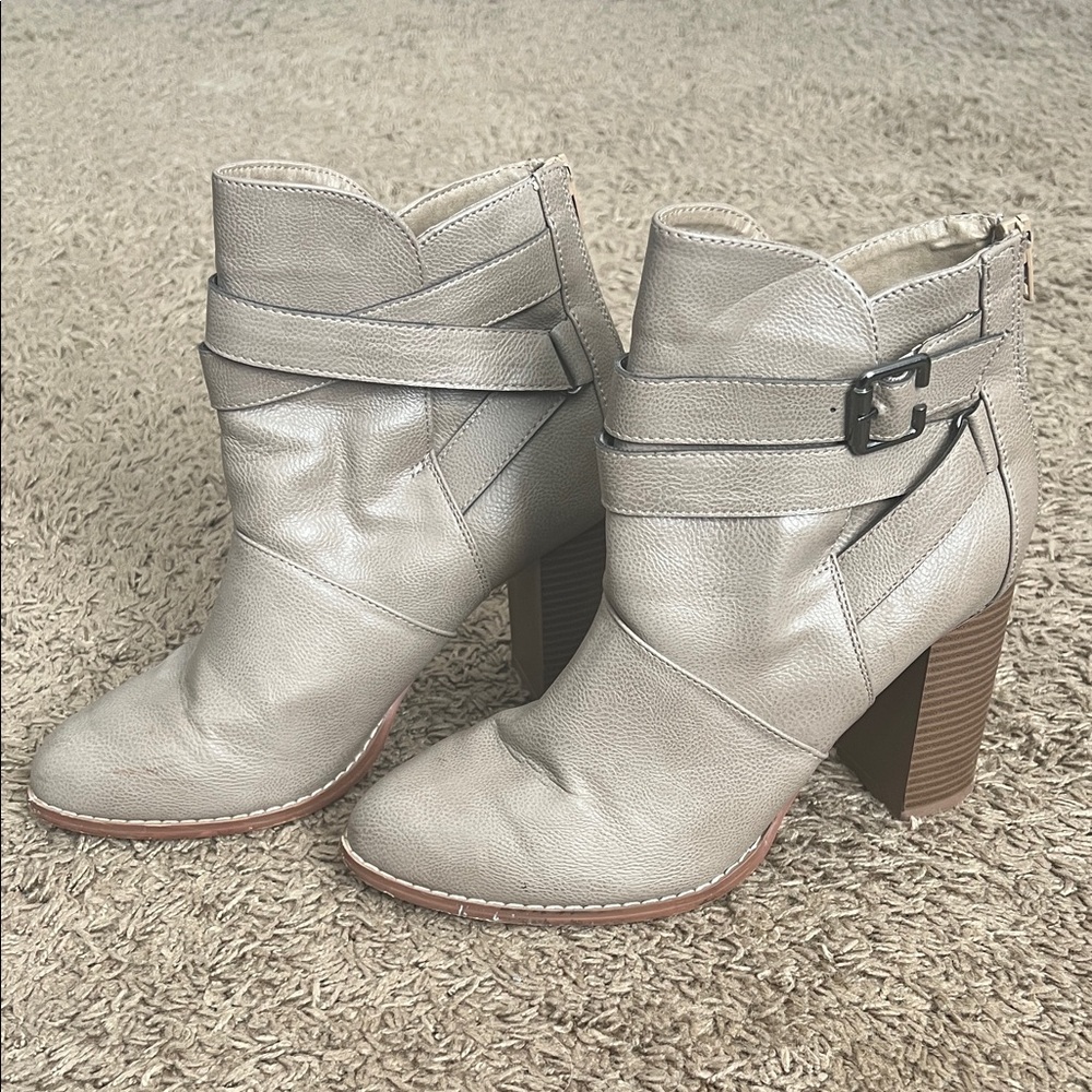 Shoe Dazzle Light Gray Heeled Boots